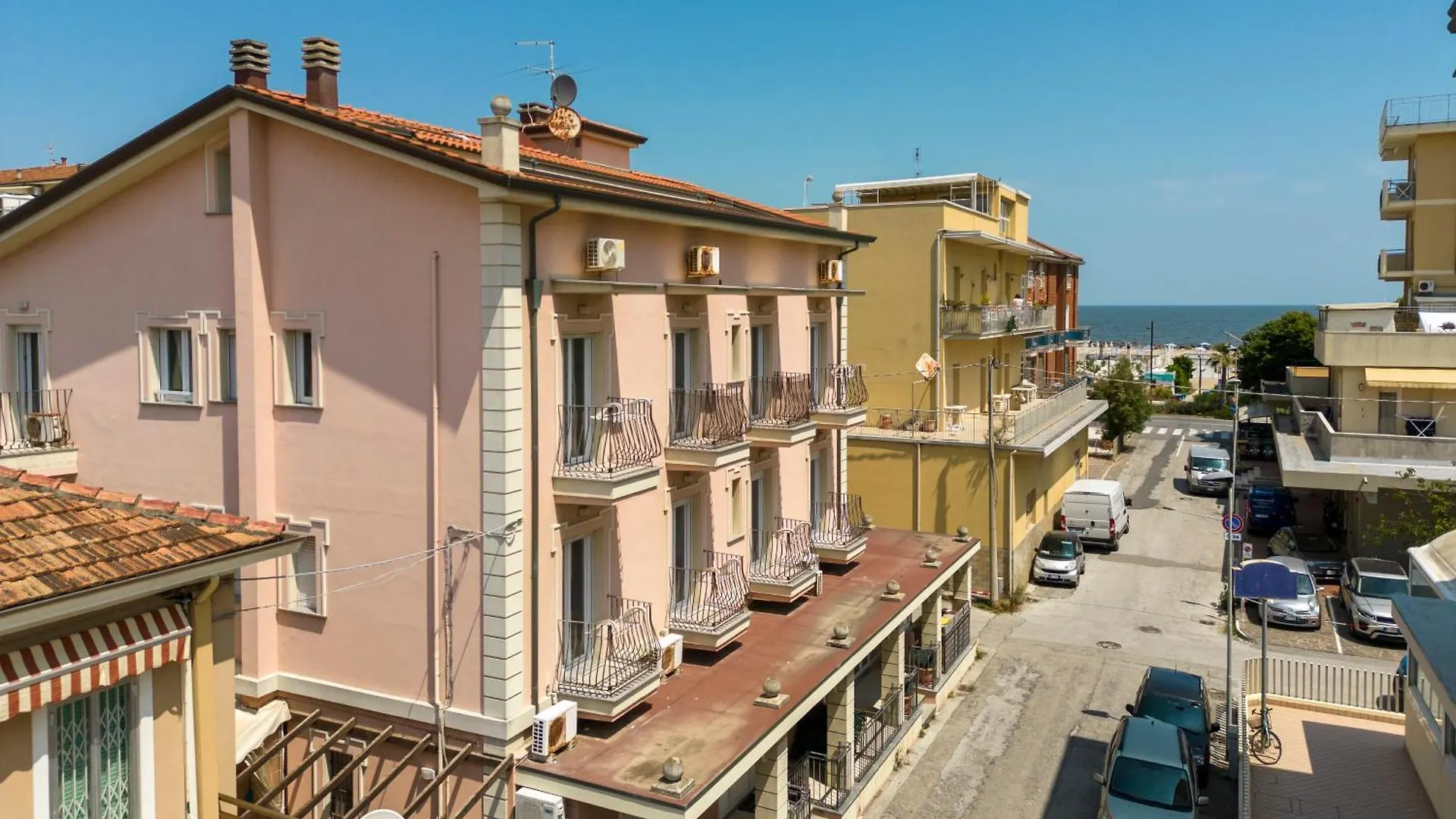 Residence Uno Studio&Suites Rimini 2*,