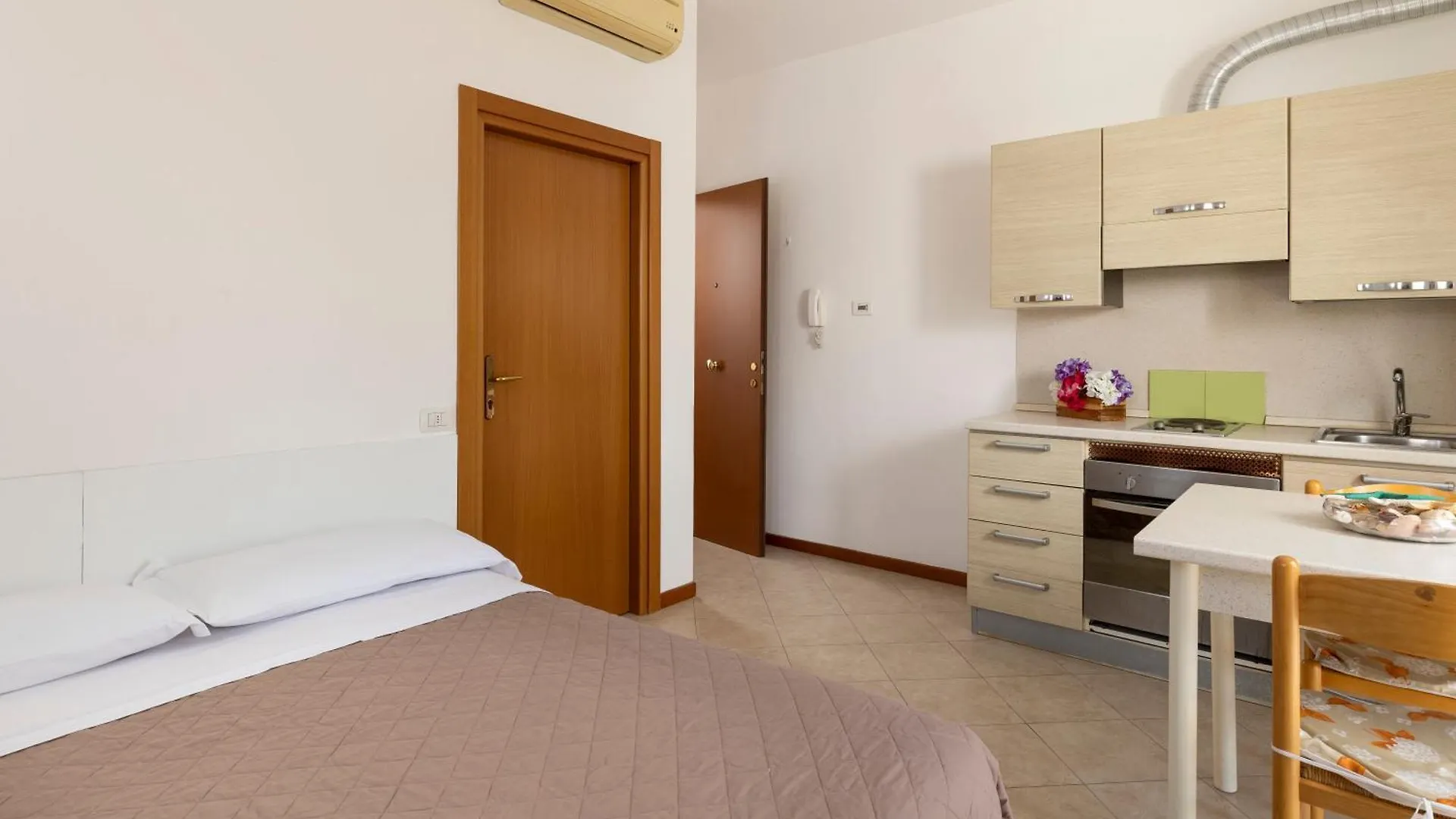 Residence Uno Studio&Suites Rimini 2*,  Italy