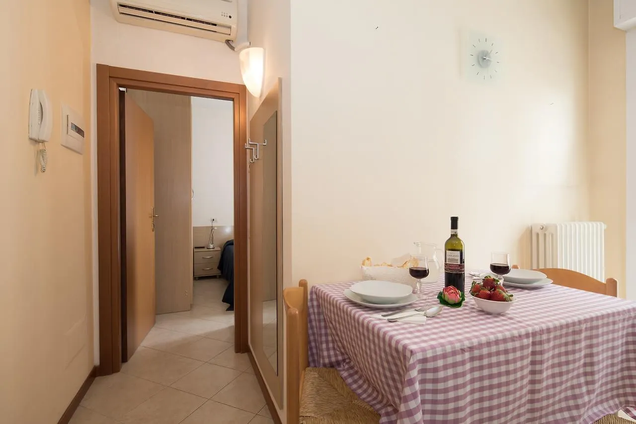 Residence Uno Studio&Suites Rimini 2*,