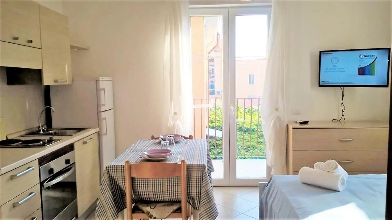 Residence Uno Studio&Suites Rimini 2*,